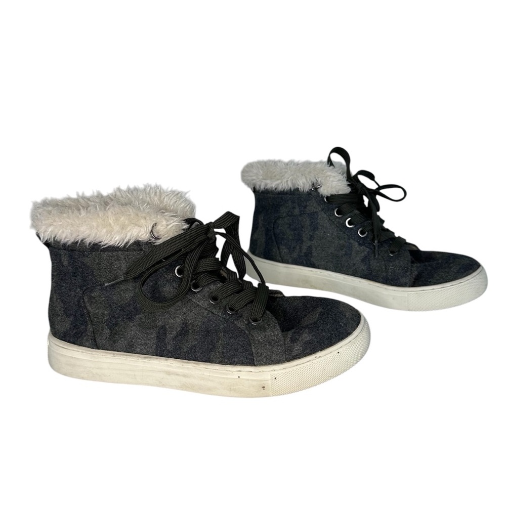 Boutique By Corkys | Flat Bottom High Top Gray Camo Lace Up Sneaker | Size 6